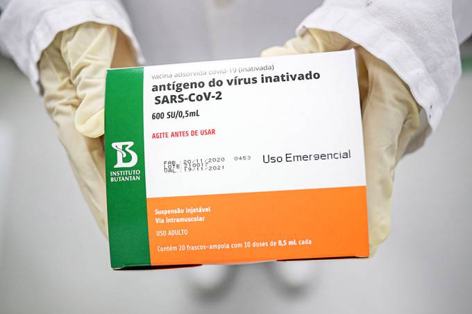 2021-01-22T154035Z_1603535807_RC23DL9PAJDS_RTRMADP_3_HEALTH-CORONAVIRUS-BRAZIL-VACCINES-1