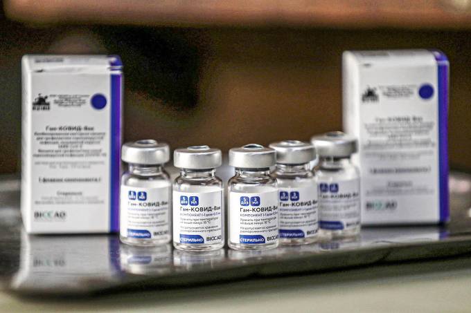 2021-01-21T162057Z_1969943261_RC2GCL9B5WNC_RTRMADP_3_HEALTH-CORONAVIRUS-BRAZIL-RUSSIA (1)