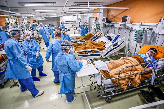 2021-04-15T121417Z_1_LYNXMPEH3E0ST_RTROPTP_4_HEALTH-CORONAVIRUS-BRAZIL-1