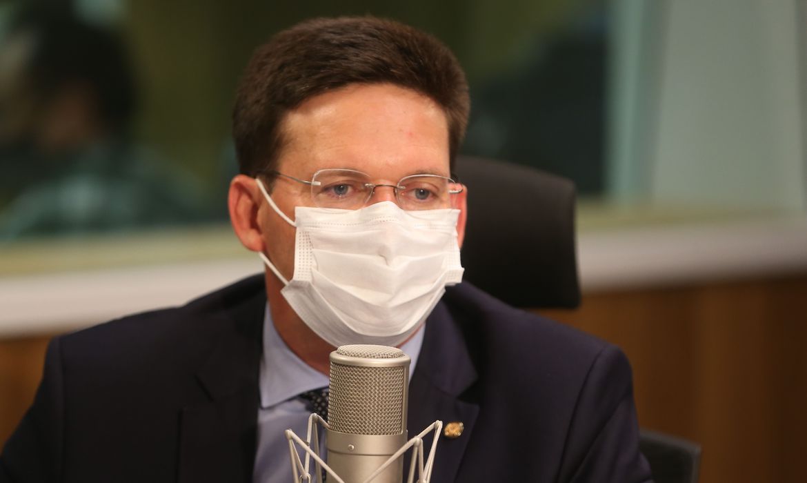 O ministro da Cidadania, João Roma, participa do programa A Voz do Brasil